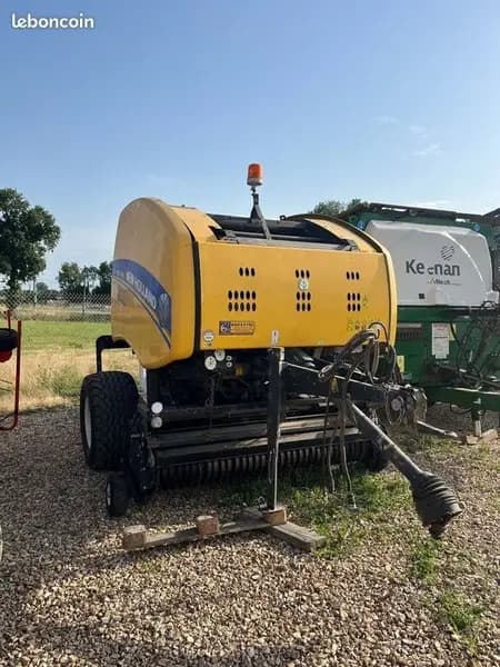 Presse à balles rondes New Holland Roll-belt 150 occasion 2018 – Eure (27), photo 2 sur 8
