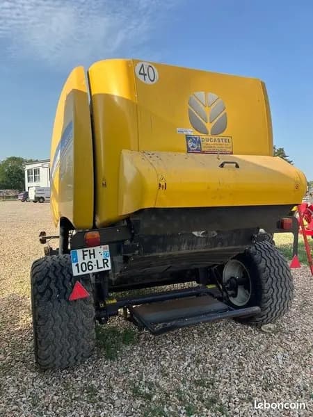 Presse à balles rondes New Holland Roll-belt 150 occasion 2018 – Eure (27), photo 3 sur 8