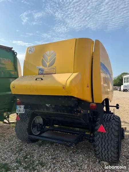 Presse à balles rondes New Holland Roll-belt 150 occasion 2018 – Eure (27), photo 4 sur 8